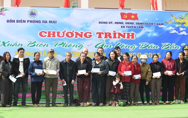 Báo Sức khỏe và Đời sống góp quà vui Xuân biên giới cùng đồng bào Mã Liềng- Ảnh 20. Báo Sức khỏe và Đời sống góp quà vui Xuân biên giới cùng đồng bào Mã Liềng- Ảnh 20.