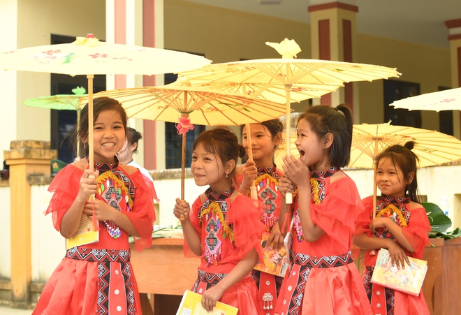 Báo Sức khỏe và Đời sống góp quà vui Xuân biên giới cùng đồng bào Mã Liềng- Ảnh 12. Báo Sức khỏe và Đời sống góp quà vui Xuân biên giới cùng đồng bào Mã Liềng- Ảnh 12.