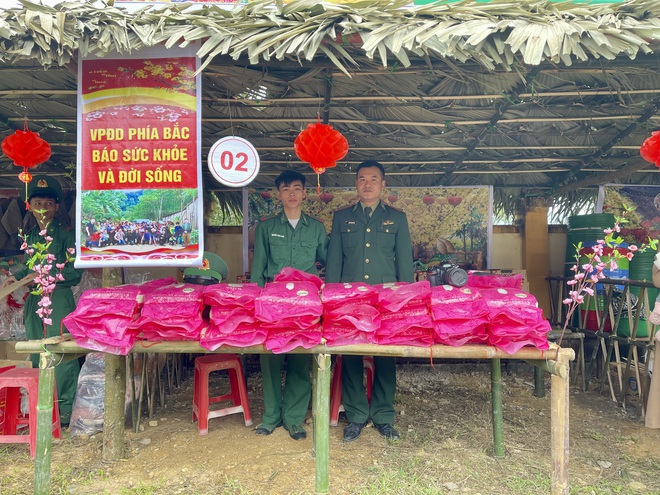 Báo Sức khỏe và Đời sống góp quà vui Xuân biên giới cùng đồng bào Mã Liềng- Ảnh 23. Báo Sức khỏe và Đời sống góp quà vui Xuân biên giới cùng đồng bào Mã Liềng- Ảnh 23.