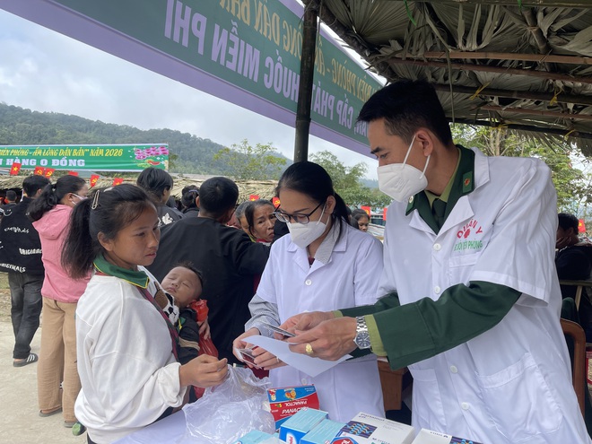 Báo Sức khỏe và Đời sống góp quà vui Xuân biên giới cùng đồng bào Mã Liềng- Ảnh 3. Báo Sức khỏe và Đời sống góp quà vui Xuân biên giới cùng đồng bào Mã Liềng- Ảnh 3.