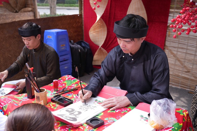 Người bệnh ở Bệnh viện K được 'tiếp sức' hơn 3.000 phần quà tại 'Hội chợ 0 đồng' - Ảnh 7.