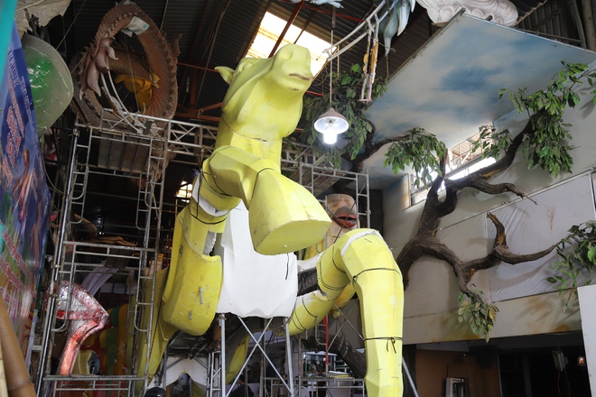 Thâu đêm chế tác linh vật ngựa khổng lồ biết cử động cho đường hoa Nguyễn Huệ 2026- Ảnh 4.