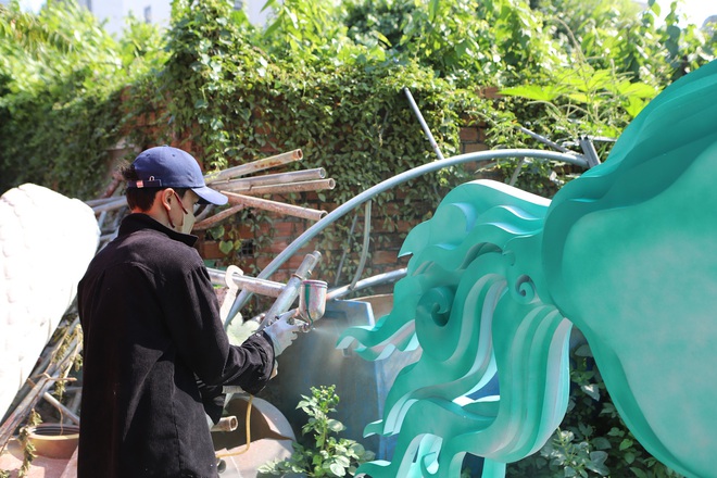 Thâu đêm chế tác linh vật ngựa khổng lồ biết cử động cho đường hoa Nguyễn Huệ 2026- Ảnh 26.