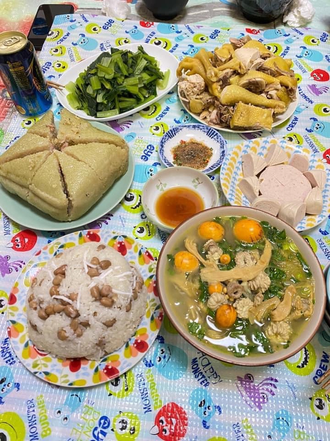 Tết của người Việt nơi xứ người: Mâm cơm thiếu đủ thứ, chỉ đầy ắp nhớ thương- Ảnh 3.