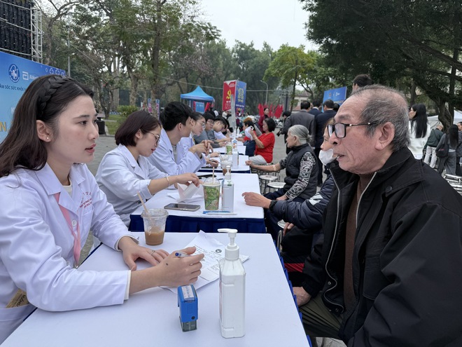 Hơn 1.000 người cao tuổi Thủ đô được tư vấn sức khoẻ miễn phí, hỗ trợ dinh dưỡng khoa học- Ảnh 9.