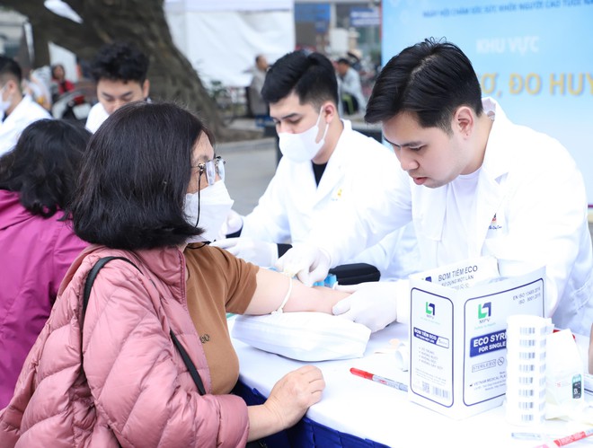 Hơn 1.000 người cao tuổi Thủ đô được tư vấn sức khoẻ miễn phí, hỗ trợ dinh dưỡng khoa học- Ảnh 8.