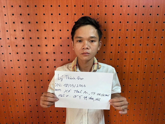 Cầm dao chém người lúc ăn nhậu rồi trộm xe tẩu thoát- Ảnh 1.