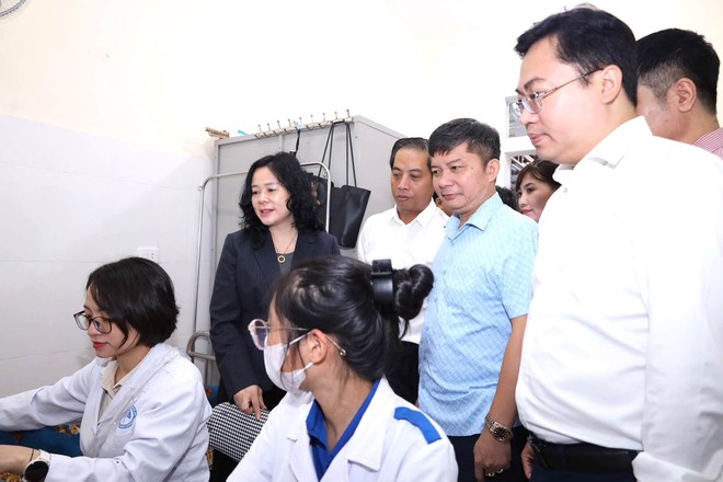 Nghệ An khám sàng lọc bệnh hô hấp miễn phí cho hơn 2.000 người cao tuổi
- Ảnh 2.