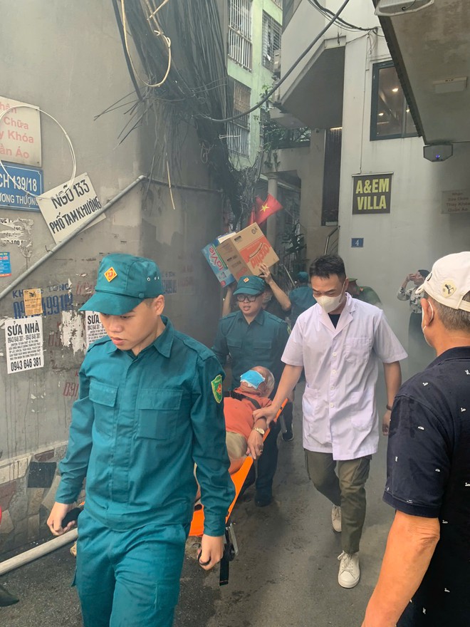 Diễn tập cứu 7 người mắc kẹt trong đám cháy tại khu nhà ở nhiều căn hộ- Ảnh 4.