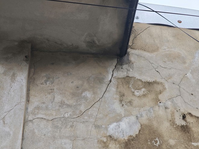 Nhiều nhà dân ở Huế nứt nẻ khi thi công đường ven biển, khắc phục ra sao?- Ảnh 3.