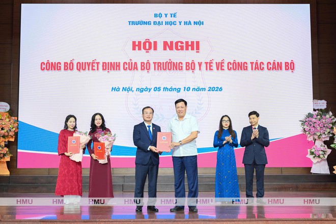 Bộ Y tế trao quyết định bổ nhiệm, bổ nhiệm lại Phó Hiệu trưởng Trường Đại học Y Hà Nội- Ảnh 3.