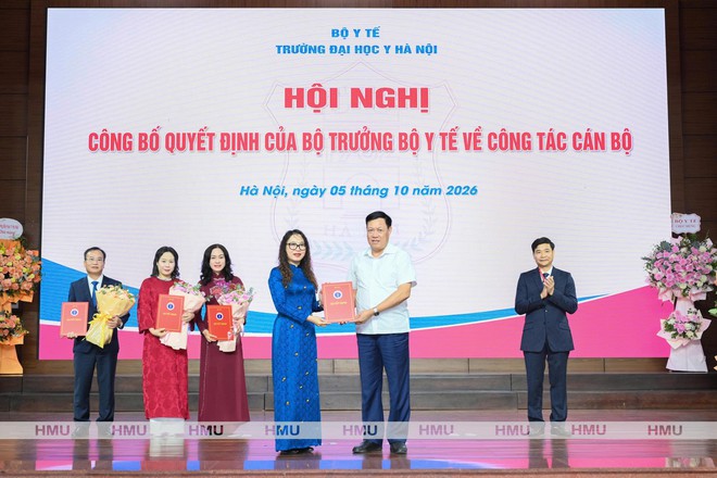 Bộ Y tế trao quyết định bổ nhiệm, bổ nhiệm lại Phó Hiệu trưởng Trường Đại học Y Hà Nội- Ảnh 4.