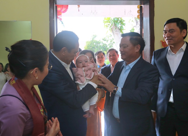 Lãnh đạo tỉnh Nghệ An thăm, tặng quà Tết tại Làng trẻ em SOS Vinh- Ảnh 2.