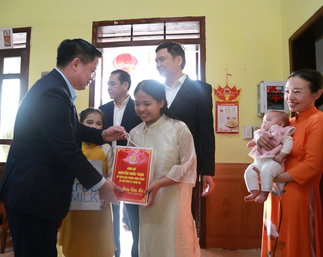 Lãnh đạo tỉnh Nghệ An thăm, tặng quà Tết tại Làng trẻ em SOS Vinh- Ảnh 3.