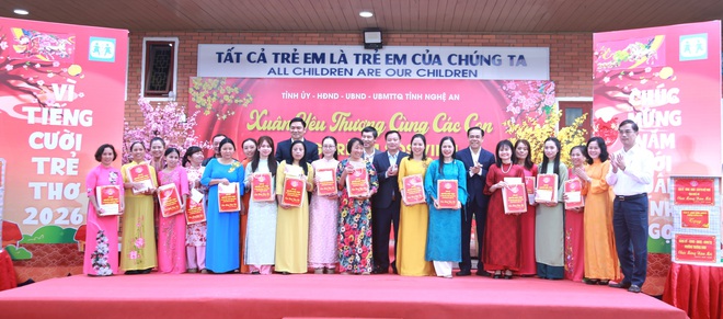 Lãnh đạo tỉnh Nghệ An thăm, tặng quà Tết tại Làng trẻ em SOS Vinh- Ảnh 5.