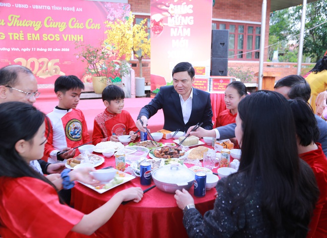 Lãnh đạo tỉnh Nghệ An thăm, tặng quà Tết tại Làng trẻ em SOS Vinh- Ảnh 7.