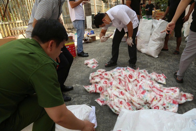 TPHCM: Triệt xóa đường dây sản xuất, buôn bán thực phẩm giả các nhãn hiệu nổi tiếng- Ảnh 6.