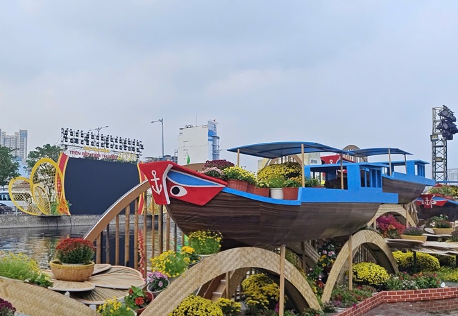 Tấp nập chợ hoa xuân ‘Trên bến dưới thuyền’ tái hiện không gian Tết Nam Bộ- Ảnh 5.