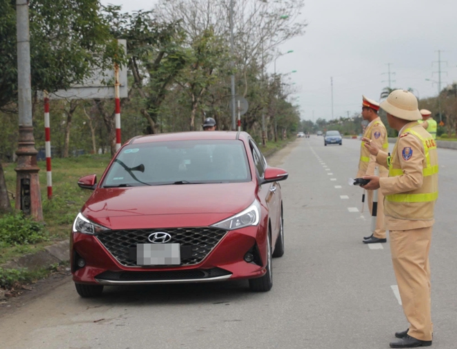 Ngày Tết vẫn xử lý nghiêm nồng độ cồn, không có ngoại lệ- Ảnh 3.