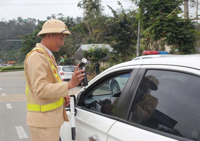 Ngày Tết vẫn xử lý nghiêm nồng độ cồn, không có ngoại lệ- Ảnh 6.