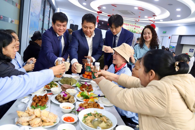 Ấm lòng bữa cơm trao yêu thương tới bệnh nhân ung thư nhân ngày sát Tết- Ảnh 4. Ấm lòng bữa cơm trao yêu thương tới bệnh nhân ung thư nhân ngày sát Tết- Ảnh 4.