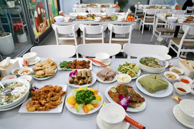 Ấm lòng bữa cơm trao yêu thương tới bệnh nhân ung thư nhân ngày sát Tết- Ảnh 5. Ấm lòng bữa cơm trao yêu thương tới bệnh nhân ung thư nhân ngày sát Tết- Ảnh 5.