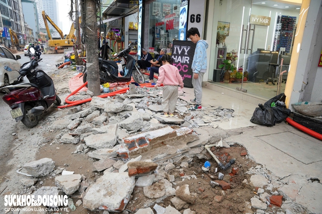 Thi công mở rộng đường Nguyễn Tuân kéo dài, cuộc sống người dân đảo lộn- Ảnh 6.