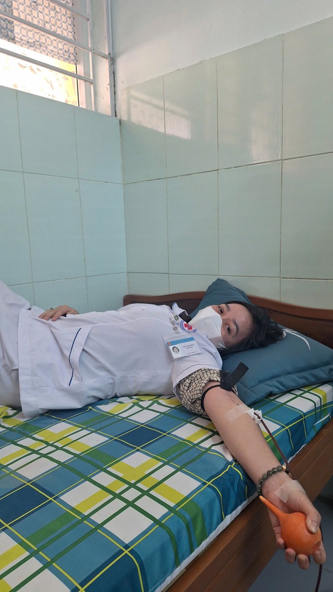 Hai nữ điều dưỡng hiến máu cứu sống thai phụ nguy kịch- Ảnh 2. Hai nữ điều dưỡng hiến máu cứu sống thai phụ nguy kịch- Ảnh 2.
