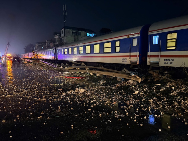 Danh tính các nạn nhân trong vụ ô tô tải va chạm tàu SE3 tại Ngọc Hồi- Ảnh 2.