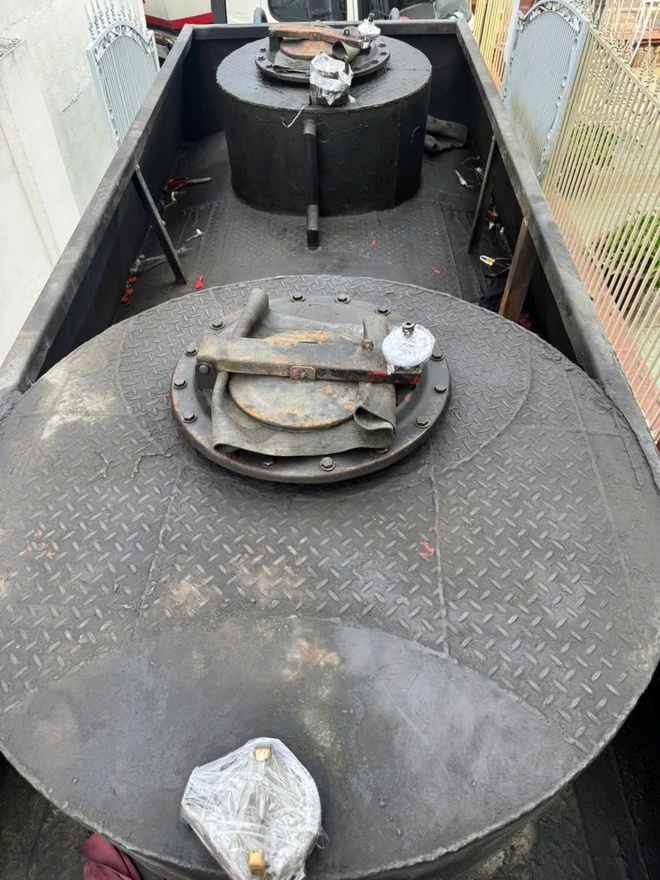 Triệt phá đường dây sản xuất, buôn bán xăng RON A95 giả tại TPHCM- Ảnh 4.