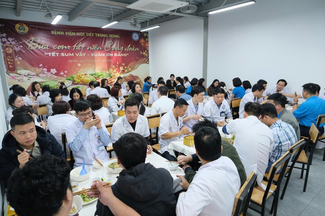 Hàng nghìn suất ăn công đoàn ấm áp trong bệnh viện- Ảnh 5.