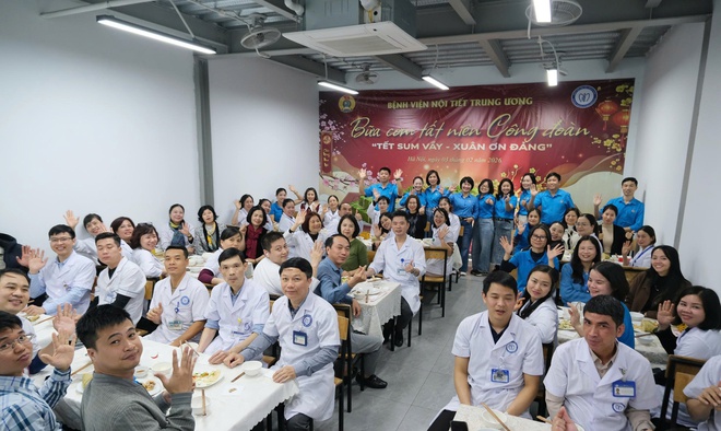 Hàng nghìn suất ăn công đoàn ấm áp trong bệnh viện- Ảnh 3.