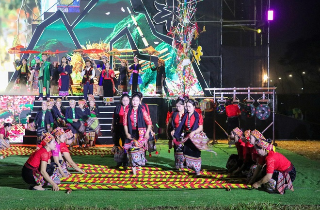 Nghệ An chăm lo Tết vùng cao: Rà soát từng hộ, bảo đảm mọi nhà đều có quà Xuân- Ảnh 6.