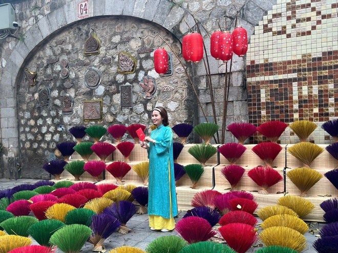 Hà Nội: Không khí Tết đã rộn ràng trên nhiều tuyến phố - Ảnh 13.