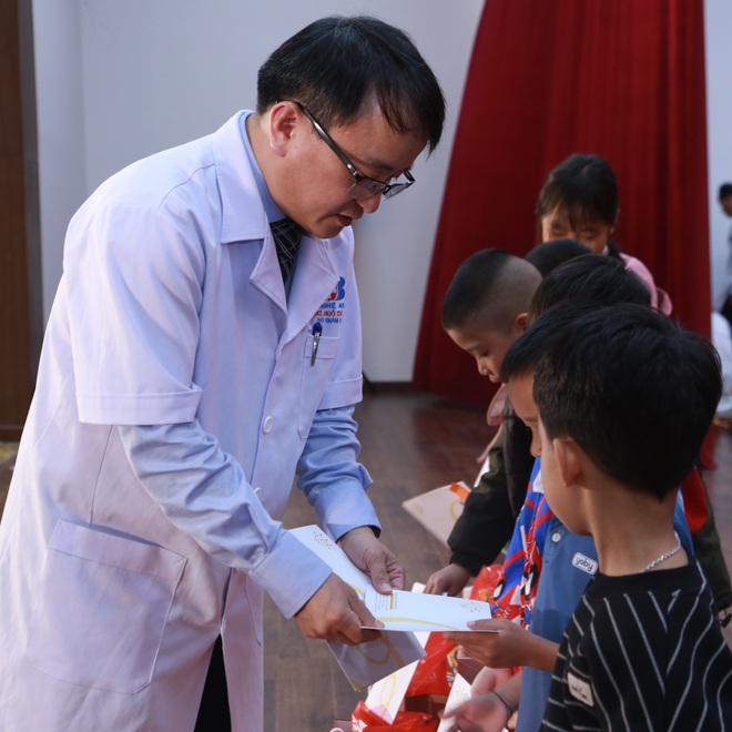 Gần 700 triệu đồng đến với bệnh nhân ung thư khó khăn dịp 'Xuân yêu thương 2026'- Ảnh 10.