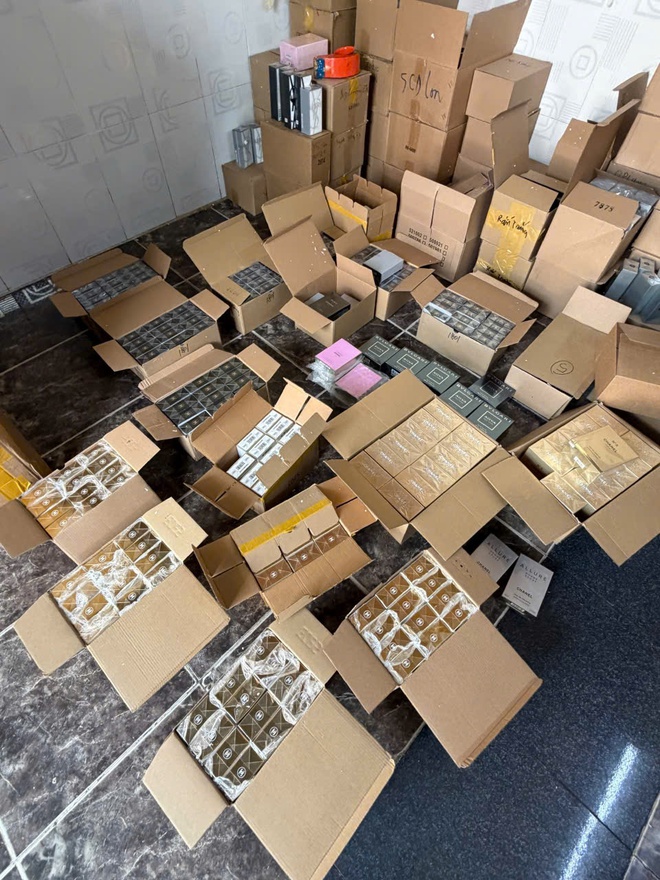 Triệt phá đường dây buôn bán mỹ phẩm giả quy mô lớn trên không gian mạng- Ảnh 3.