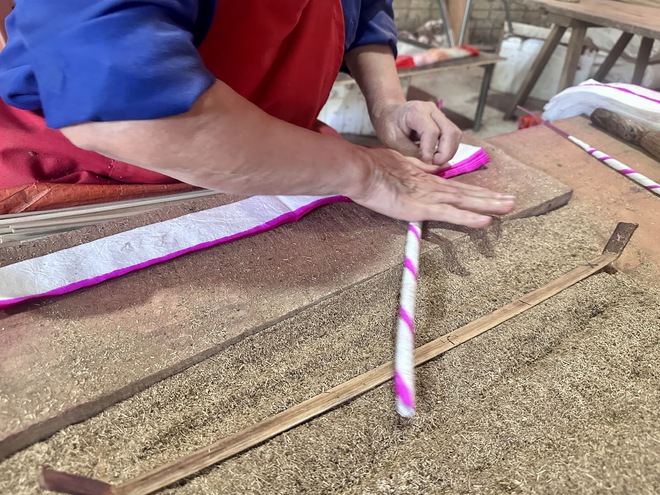 Giữ mùi Tết trong khói hương trầm- Ảnh 4. Giữ mùi Tết trong khói hương trầm- Ảnh 4.