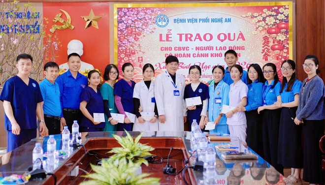 Tết ấm nghĩa tình - Lan tỏa giá trị nhân văn từ Bệnh viện Phổi Nghệ An- Ảnh 2.