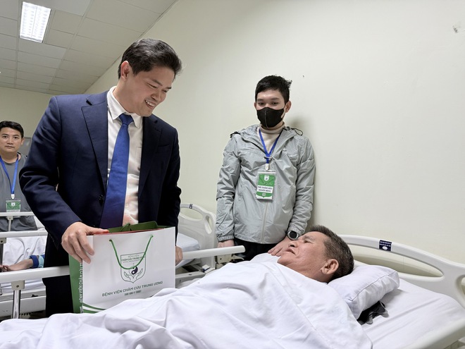 Thứ trưởng Thường trực Bộ Y tế Vũ Mạnh Hà thăm, kiểm tra công tác khám chữa bệnh dịp Tết ở Bệnh viện Phổi và Châm cứu TW- Ảnh 5.