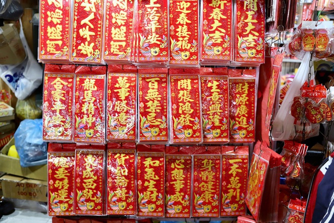 Chợ ‘cõi âm’ ở TPHCM đông nghịt khách mua đồ cúng ông Táo- Ảnh 7.