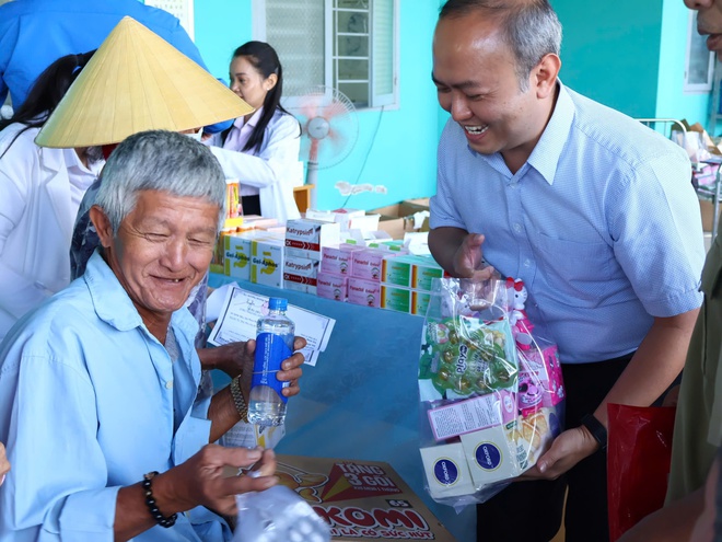 Khám miễn phí hơn 2.000 người dân TPHCM, thúc đẩy tiếp cận y tế toàn diện- Ảnh 2.