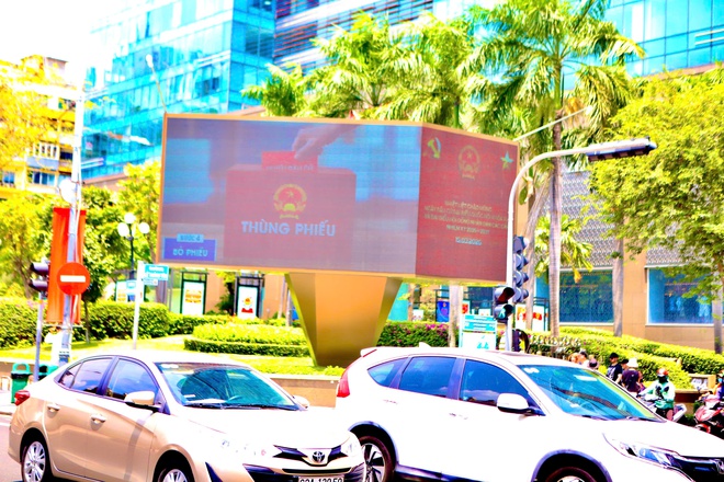 TPHCM rực rỡ cờ hoa trước ngày bầu cử 15/3- Ảnh 8.