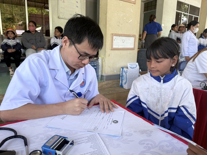 Lan tỏa tinh thần phụng sự vì sức khỏe nhân dân từ vùng đất mang tên liệt sĩ, bác sĩ Đặng Thùy Trâm- Ảnh 9.
