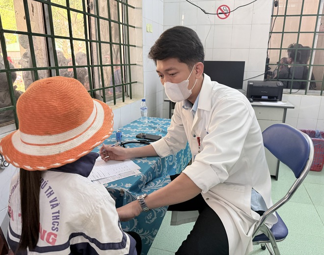 Lan tỏa tinh thần phụng sự vì sức khỏe nhân dân từ vùng đất mang tên liệt sĩ, bác sĩ Đặng Thùy Trâm- Ảnh 10.