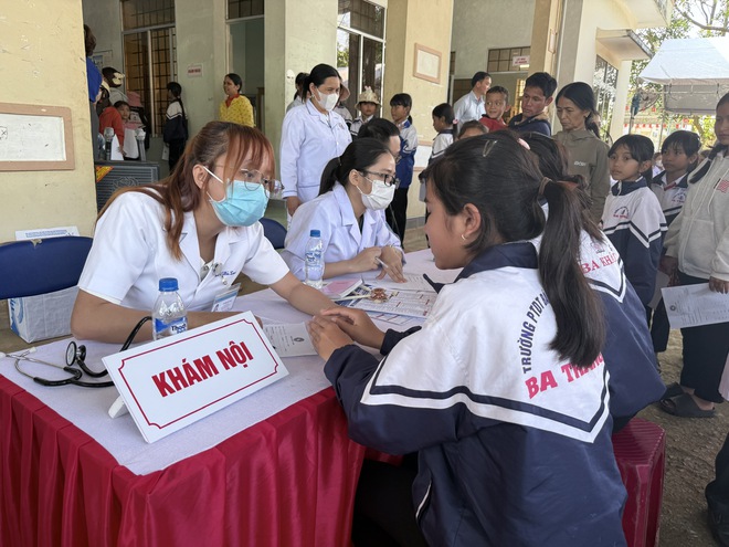 Lan tỏa tinh thần phụng sự vì sức khỏe nhân dân từ vùng đất mang tên liệt sĩ, bác sĩ Đặng Thùy Trâm- Ảnh 7.