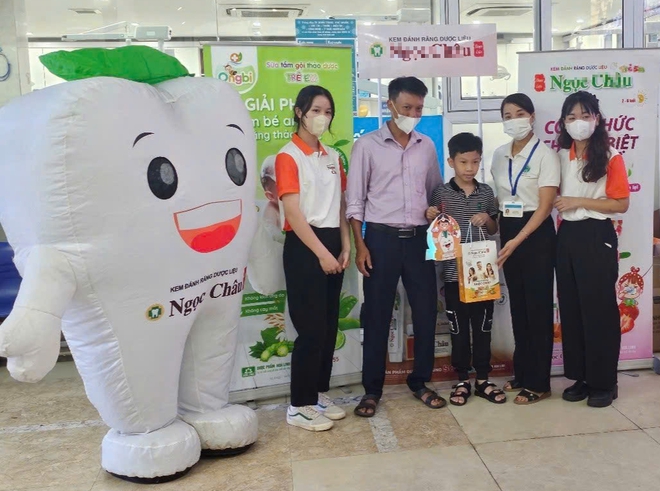 Phát huy vai trò công tác xã hội bệnh viện: Hướng tới chăm sóc toàn diện, lấy người bệnh làm trung tâm- Ảnh 4.