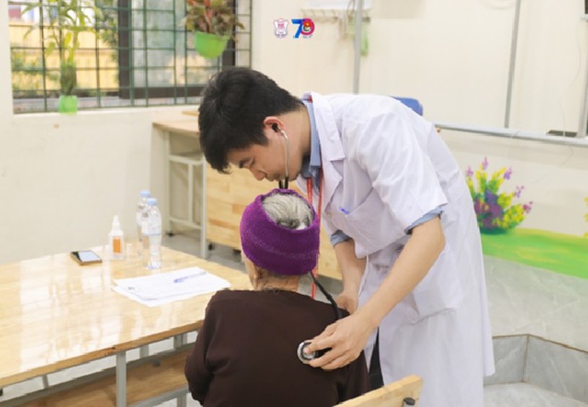 Thế hệ thầy thuốc trẻ cần biết làm chủ công nghệ và thấu hiểu con người- Ảnh 4. Thế hệ thầy thuốc trẻ cần biết làm chủ công nghệ và thấu hiểu con người- Ảnh 4.