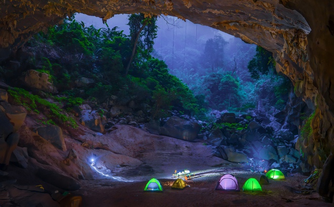 Bí ẩn hang động lưu dấu tích tộc người Arem và rừng cổ quý hiếm- Ảnh 11.