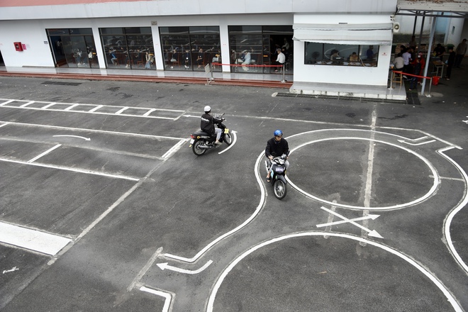 Sau Tết, các trung tâm sát hạch lái xe tăng ca phục vụ hàng nghìn thí sinh- Ảnh 6. Sau Tết, các trung tâm sát hạch lái xe tăng ca phục vụ hàng nghìn thí sinh- Ảnh 6.