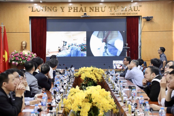 Bác sĩ 'viện K' tiên phong thực hiện thành công gần 300 ca phẫu thuật nội soi bệnh phụ khoa bằng kỹ thuật mới- Ảnh 4.